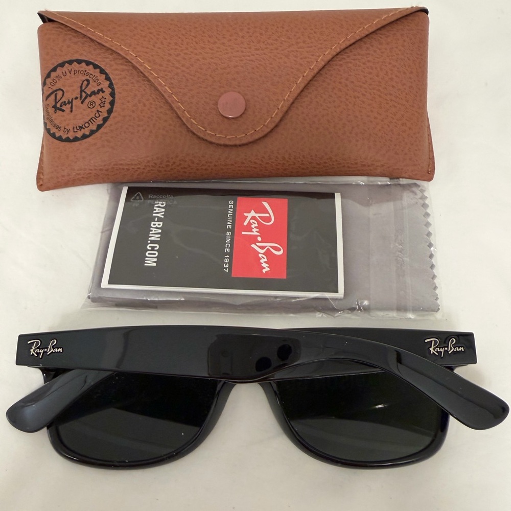 Ray-Ban Classic Black Wayfarer Sunglasses with Brown Case - Picture 4 of 7